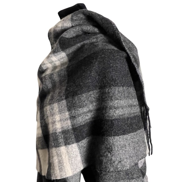 Pendleton Wool Plaid Ruana Wrap Cape – Grey Black Fringe – One Size - Picture 4 of 12
